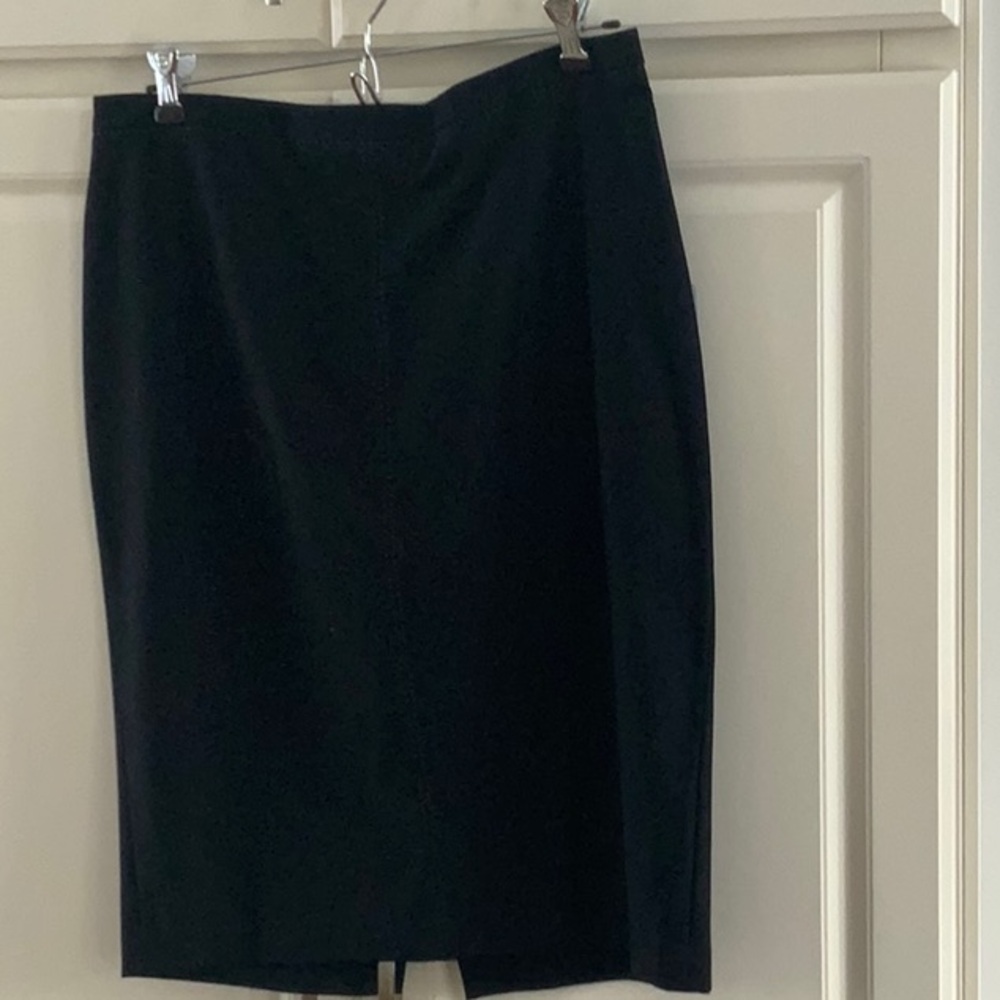Zara Black Women's pencil Skirt. Size 10. NWT